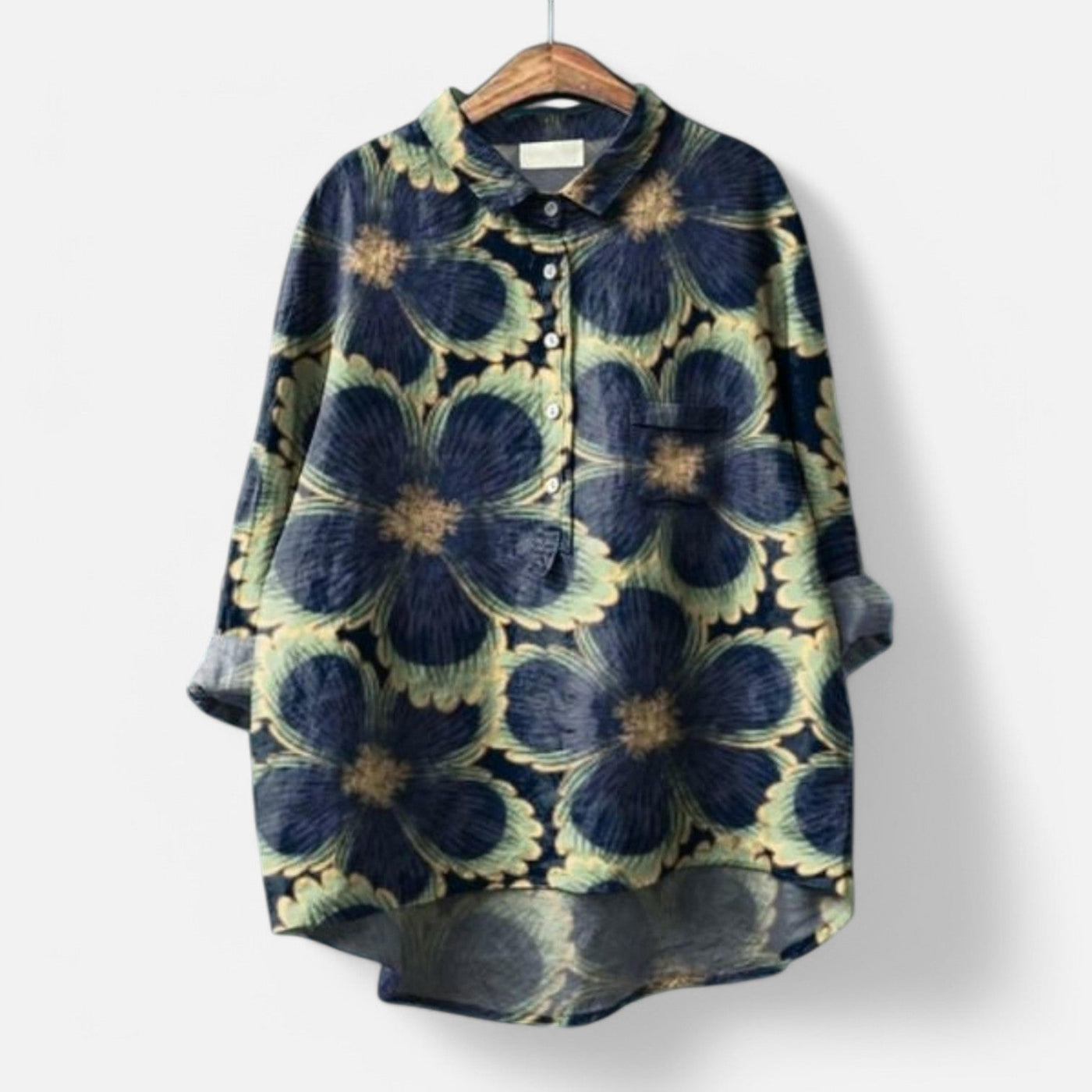 Nina – Elegant Bluse med Blomsterdetaljer