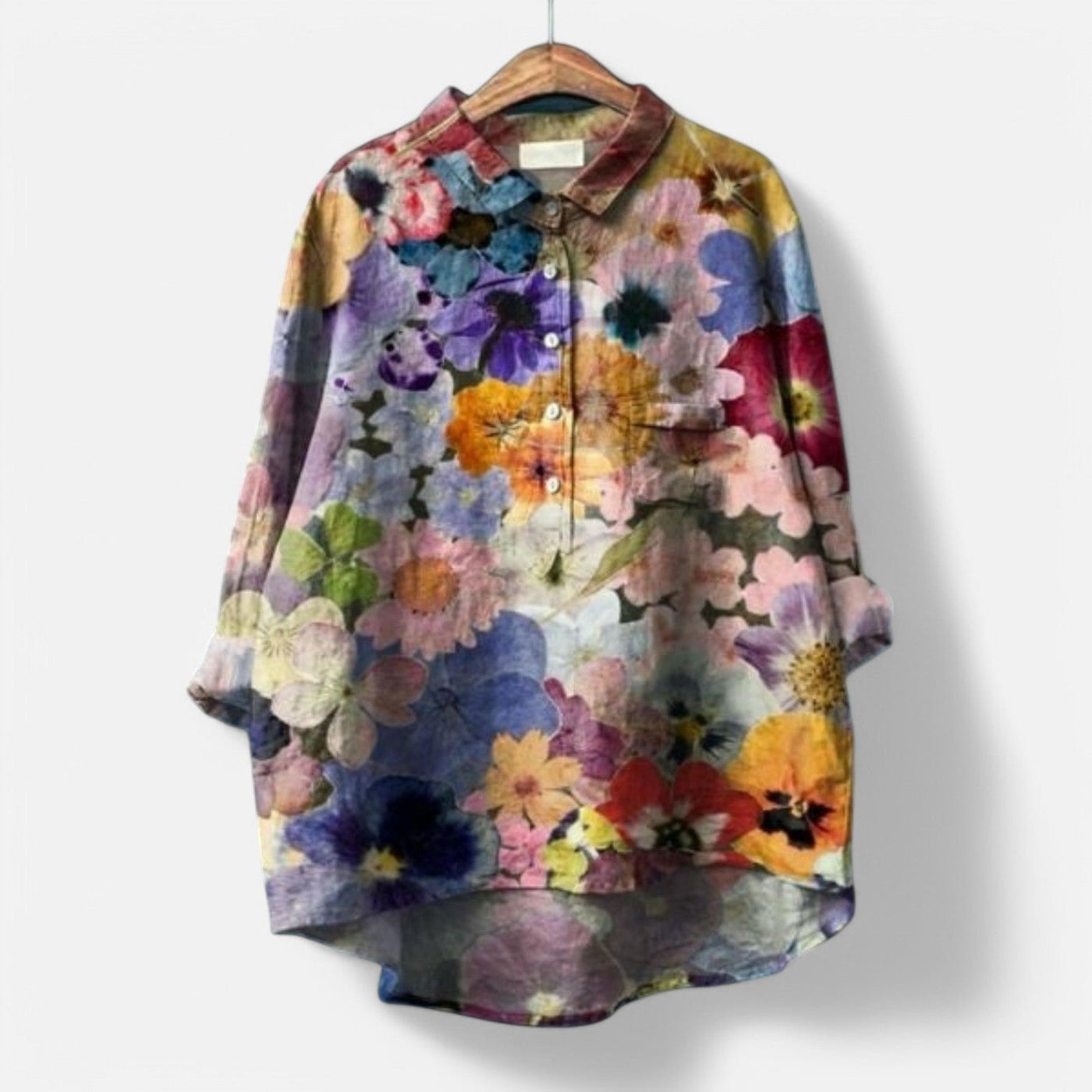 Nina – Elegant Bluse med Blomsterdetaljer