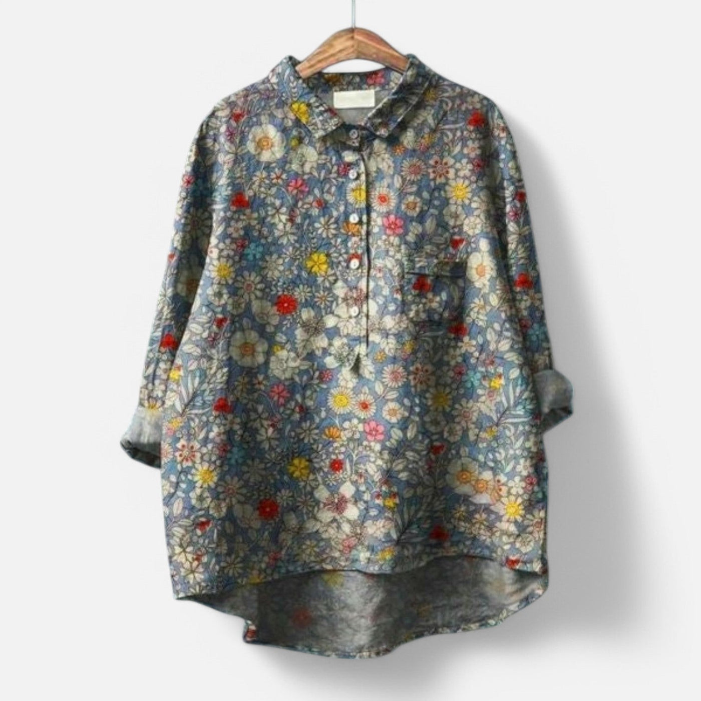 Nina – Elegant Bluse med Blomsterdetaljer